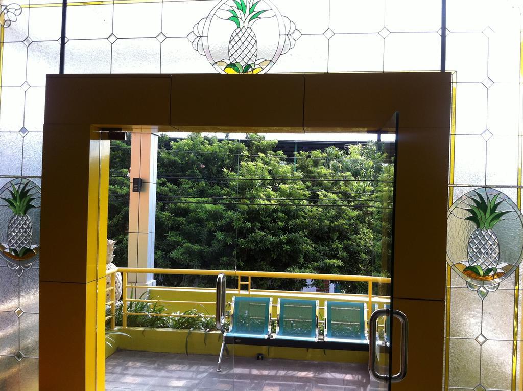 Pineapple Mansion Hotel Surakarta  Exterior photo